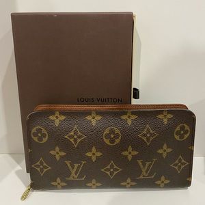 LOUIS VUITTON Zippy Wallet